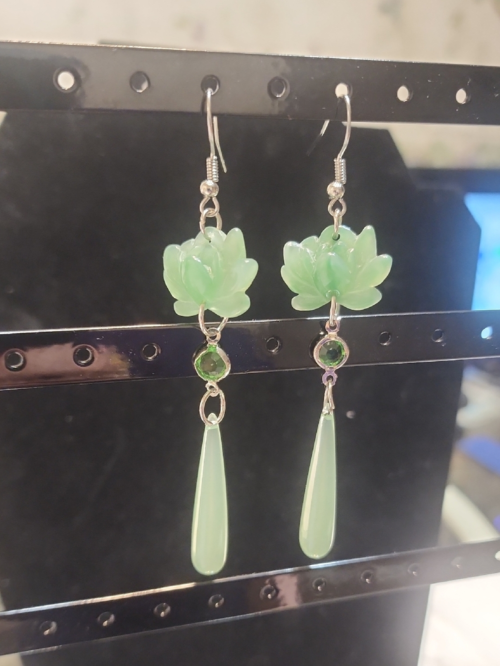 Green 1 Pair New Chinese Style lotus Flower CatEye Stone Long WaterDrop earrings